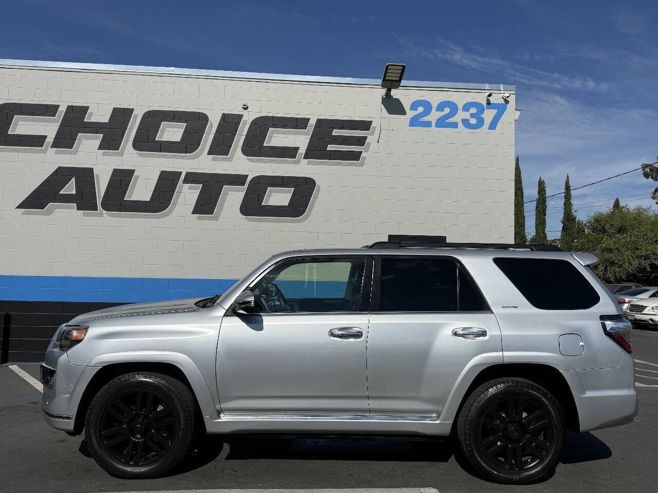 Used 2017 Toyota 4Runner Limited w/ Convenience Package AWD/4WD image 27