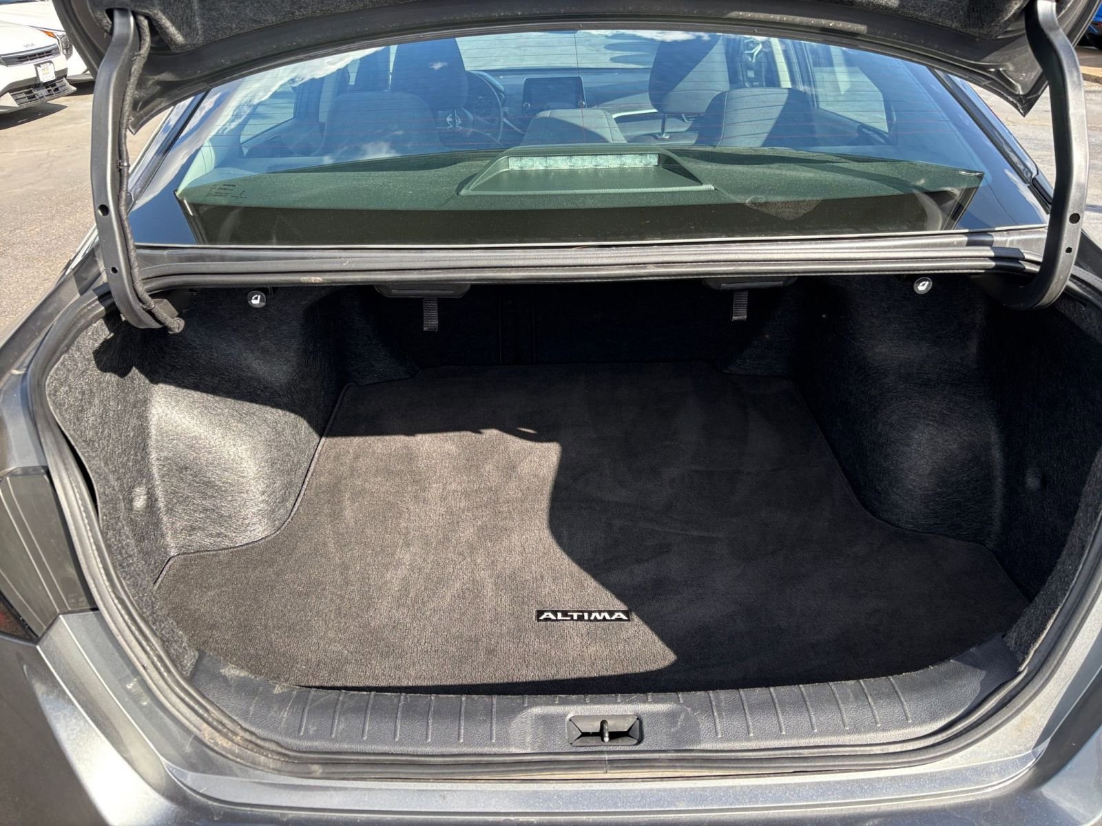 Used 2025 Nissan Altima 2.5 SV FWD image 32