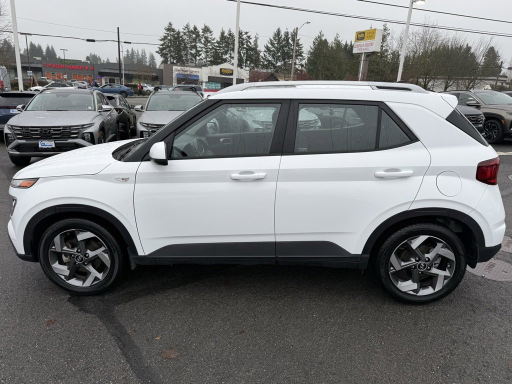 Certified 2022 Hyundai Venue SEL image 2