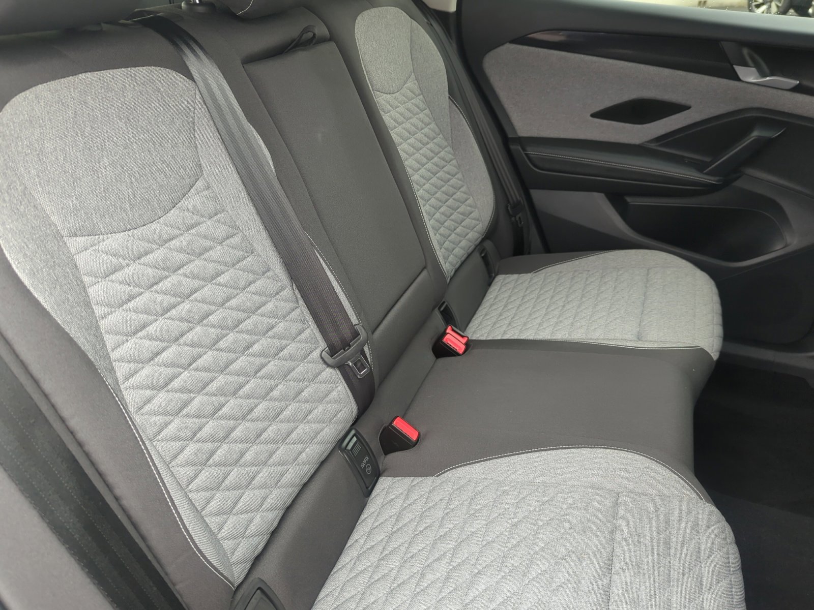 Certified 2025 Volkswagen Tiguan S w/ 18" Wheel Package image 18