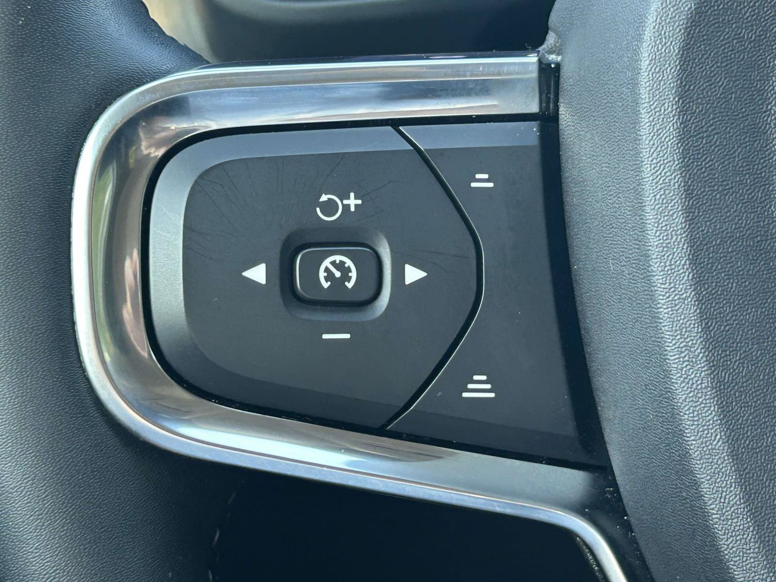 Certified 2023 Volvo XC40 B4 Ultimate FWD image 29