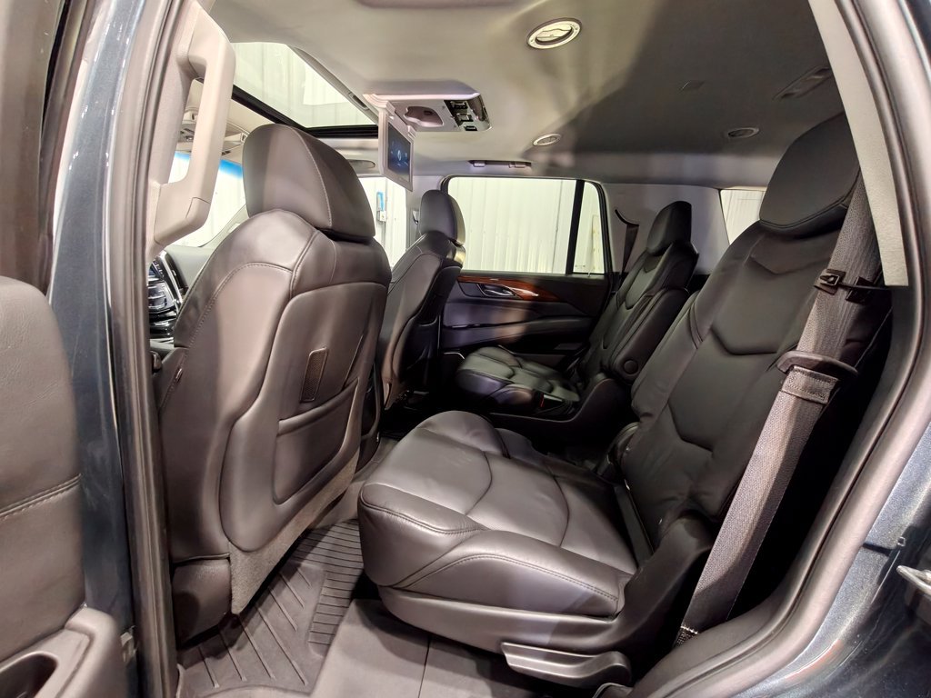 Used 2019 Cadillac Escalade Luxury AWD/4WD image 32