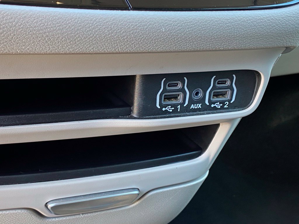Used 2024 Chrysler Pacifica Touring-L FWD image 18