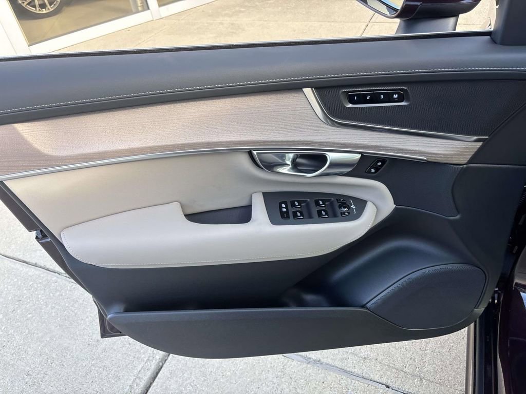 New 2026 Volvo XC90 B5 Core w/ Protection Package Premier image 11