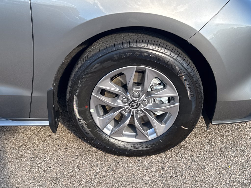 Used 2026 Toyota Sienna XLE AWD/4WD image 43