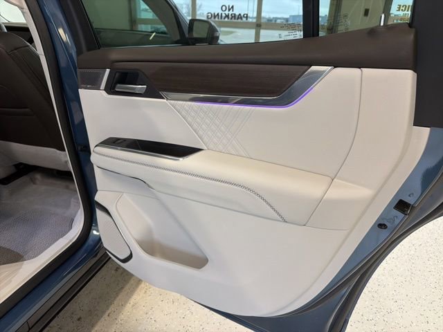 Used 2025 GMC Acadia Denali w/ Super Cruise Package image 49