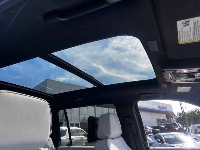 New 2026 Chevrolet Suburban Premier AWD/4WD image 23