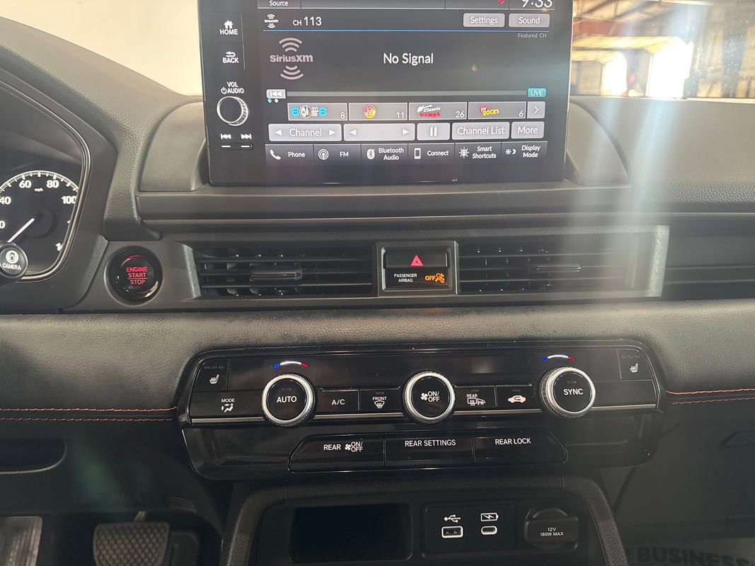 Used 2025 Honda Pilot TrailSport image 16