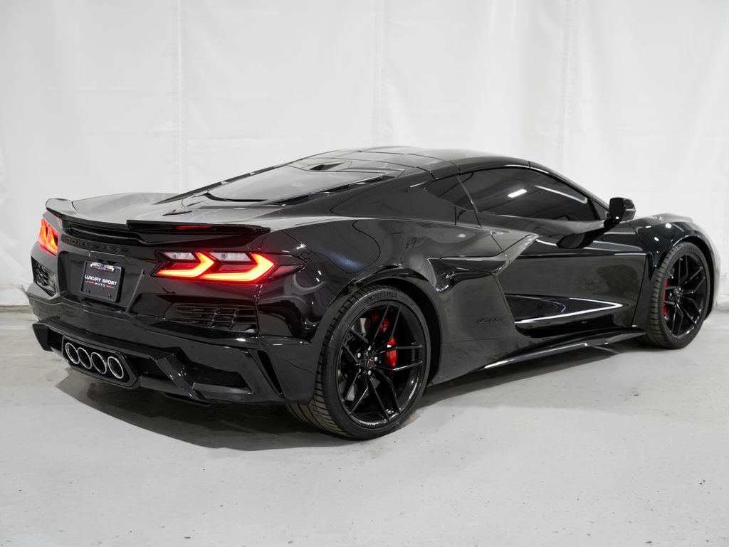 Used 2025 Chevrolet Corvette Z06 RWD image 6