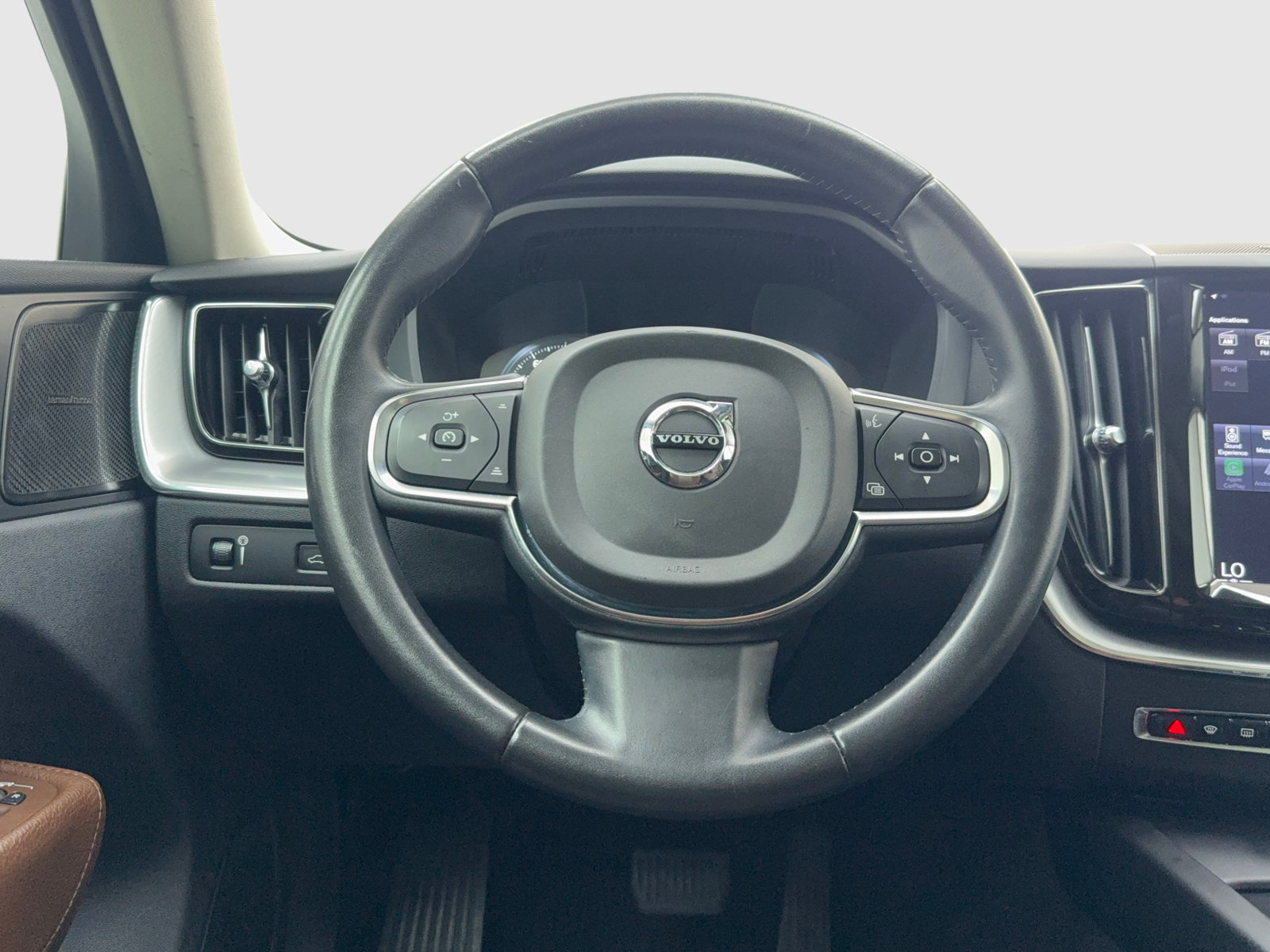 Used 2019 Volvo XC60 T5 Momentum w/ Multimedia Package FWD image 41