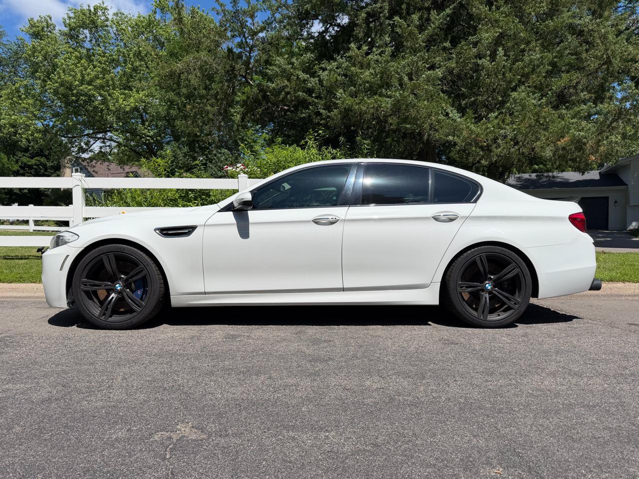 Used 2013 BMW M5 RWD image 3