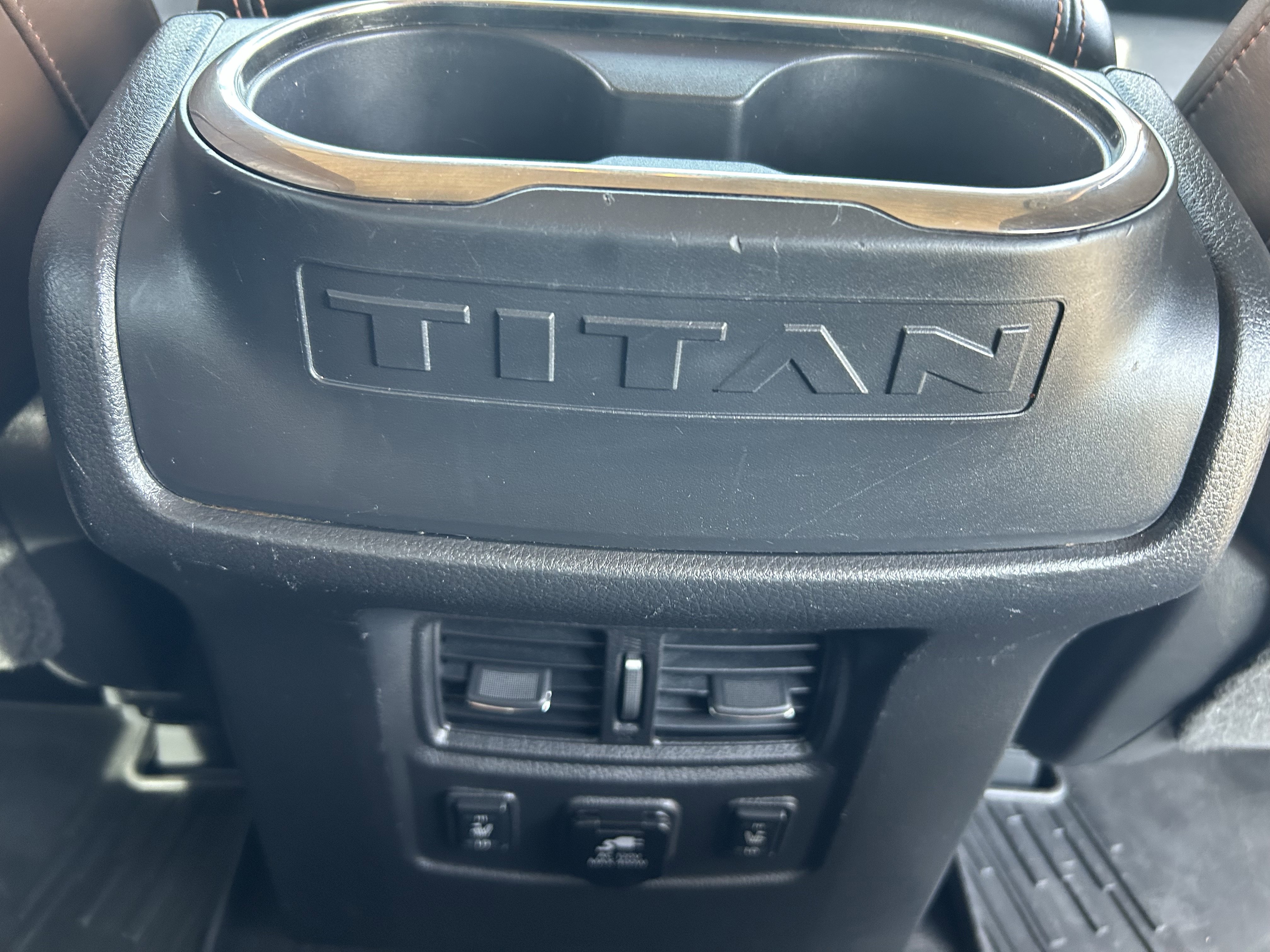 Used 2016 Nissan Titan Platinum Reserve AWD/4WD image 14