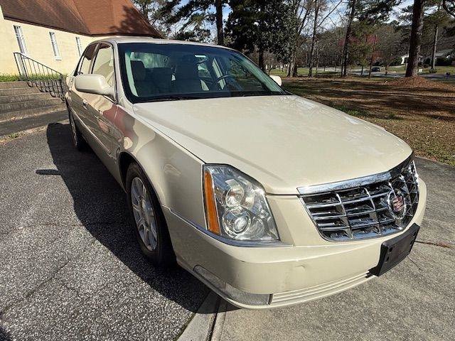 Used 2011 Cadillac DTS FWD image 20