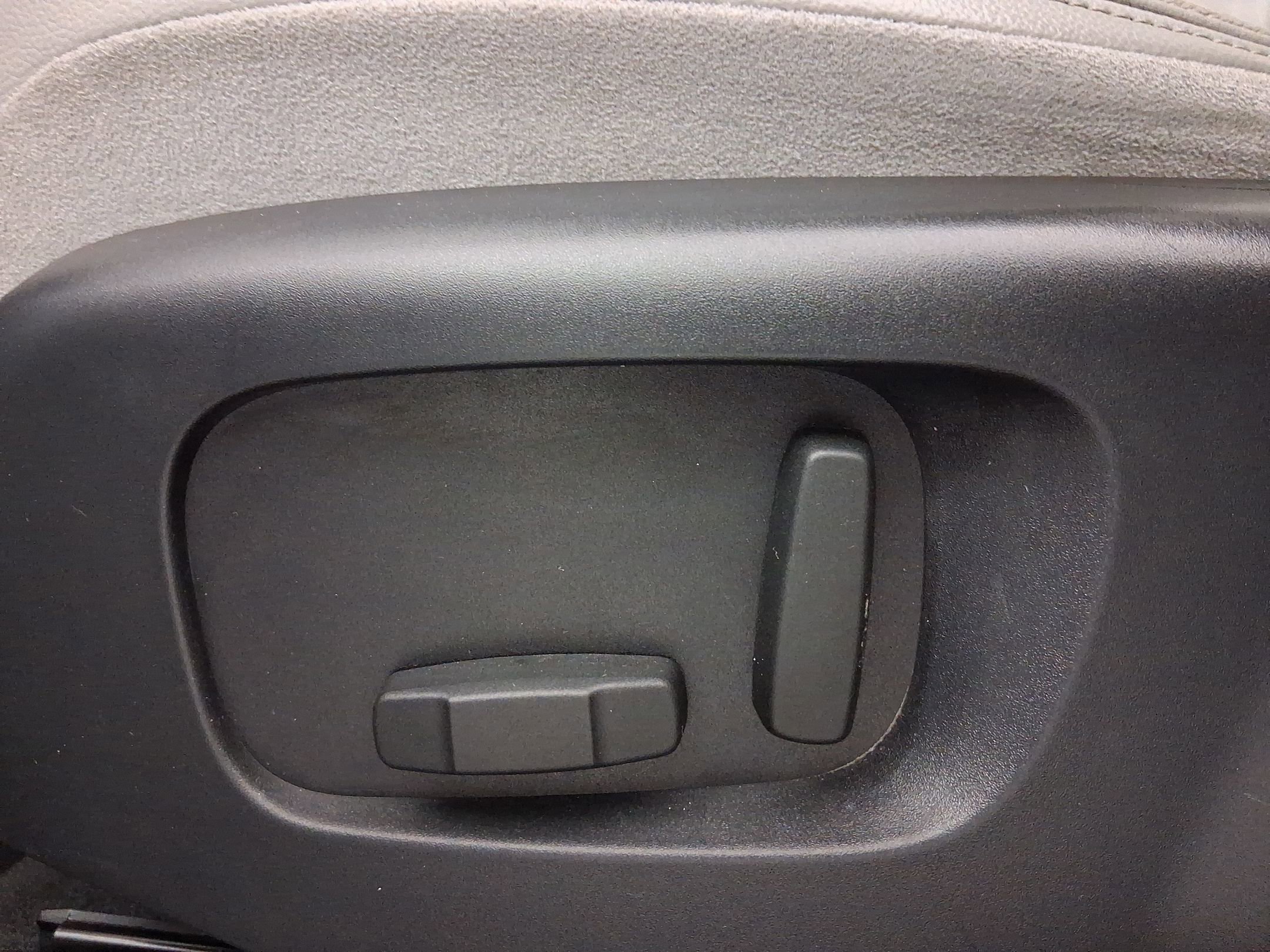 Used 2020 Land Rover Range Rover Evoque S image 14