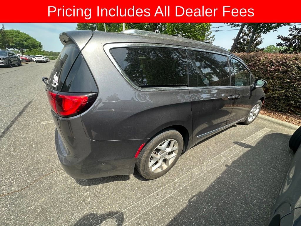 Used 2020 Chrysler Pacifica Touring-L FWD image 4