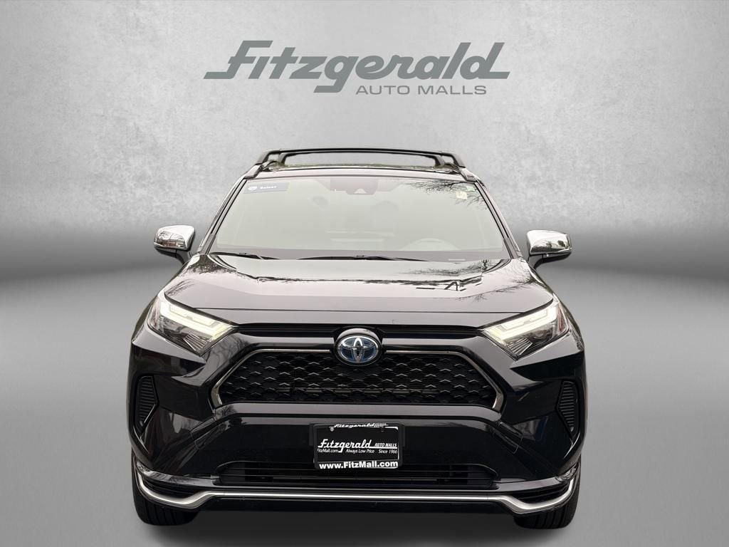 Used 2022 Toyota RAV4 SE w/ Weather & Moonroof Package image 5