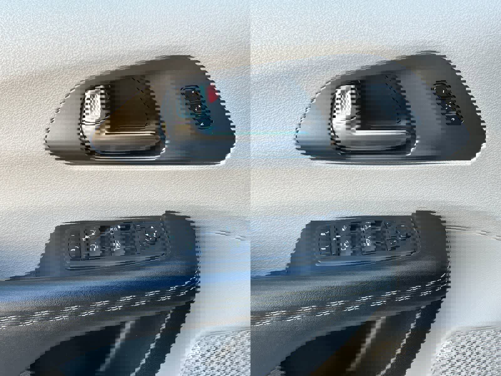 Used 2023 Chrysler Pacifica Touring-L image 13