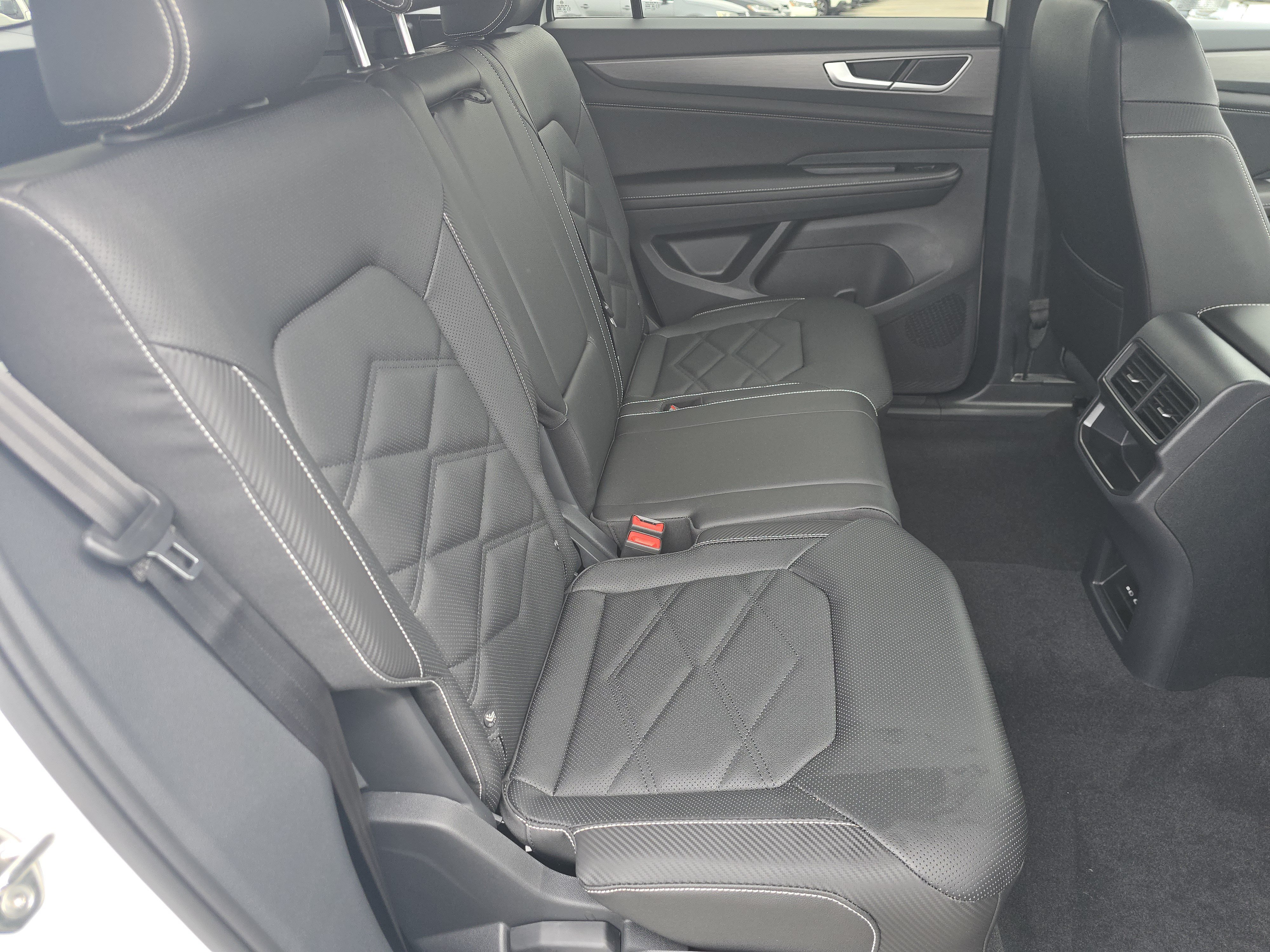 New 2026 Volkswagen Atlas Cross Sport SE AWD/4WD image 16