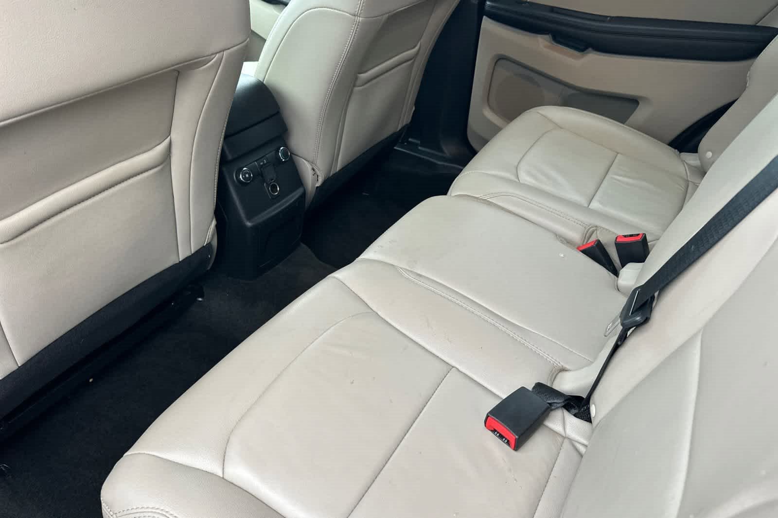 Used 2018 Ford Explorer XLT w/ Equipment Group 202A image 4