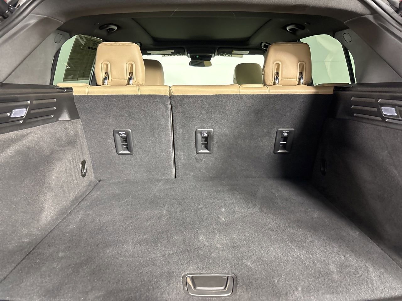 Used 2024 Cadillac XT4 Luxury w/ Cold Weather Package image 22