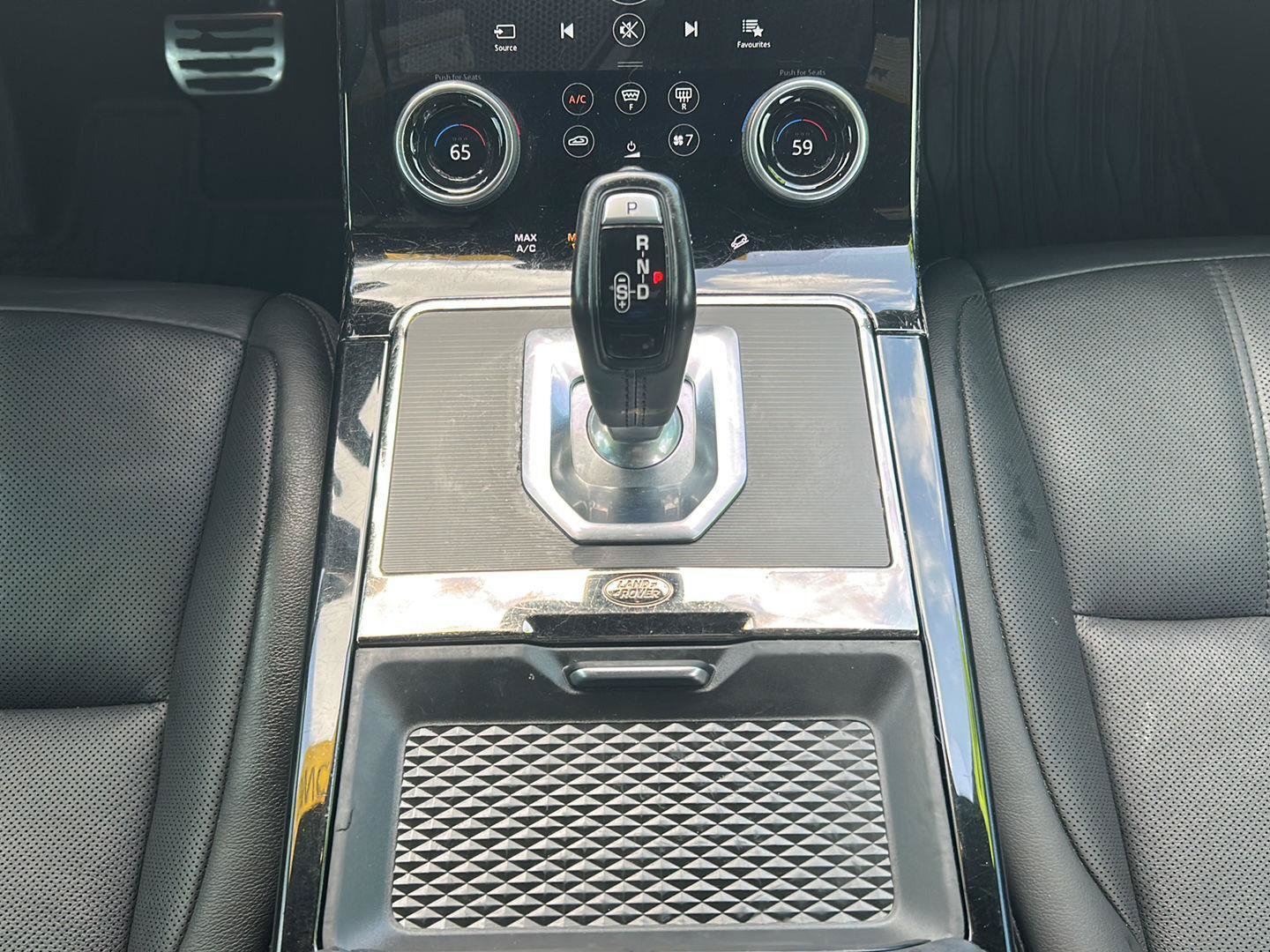 Used 2020 Land Rover Range Rover Evoque R-Dynamic SE AWD/4WD image 18