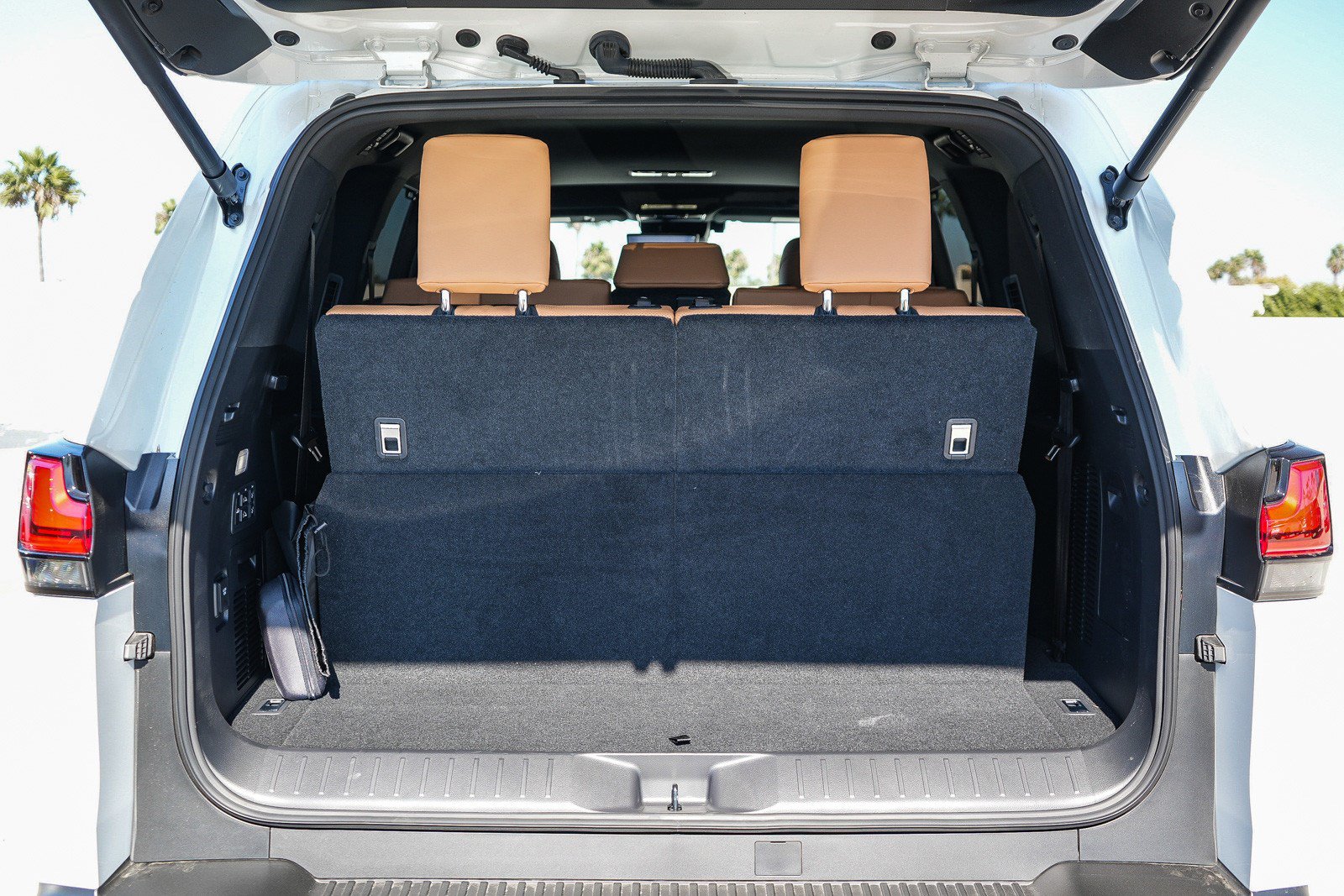 Certified 2026 Lexus LX 600 4WD w/ Luxury Package image 27