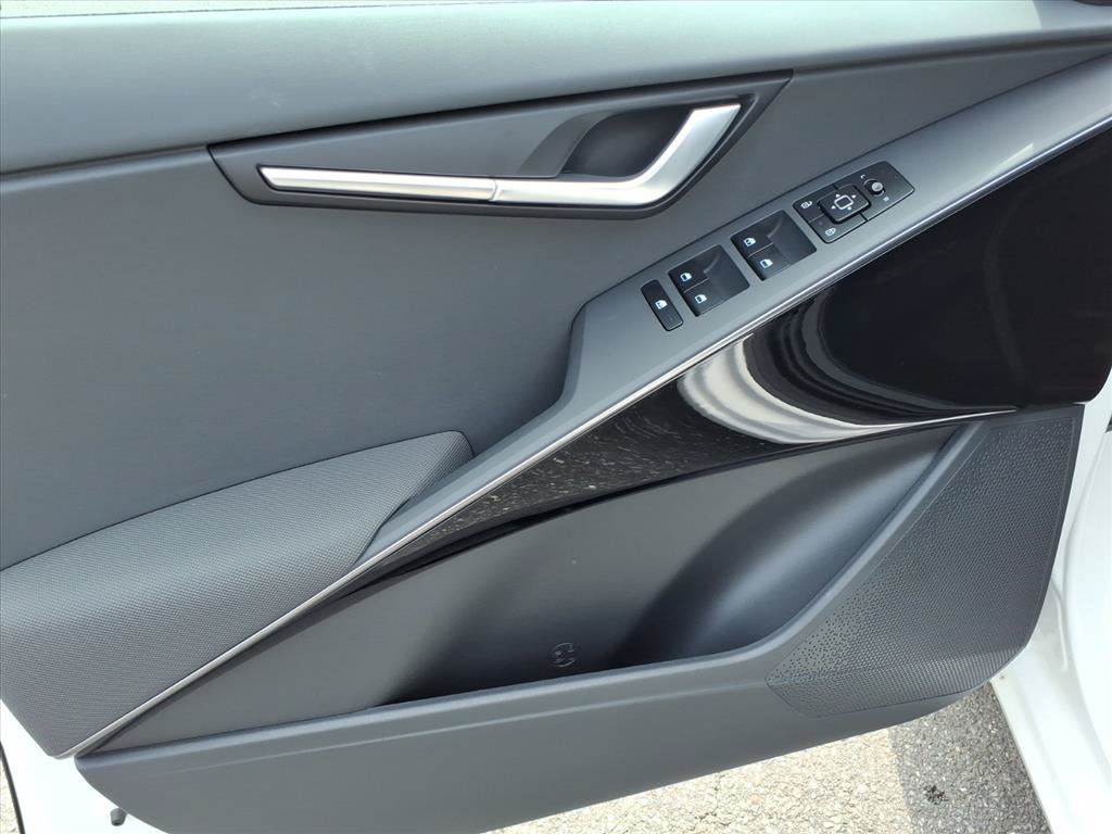 New 2026 Kia Niro EX FWD image 16