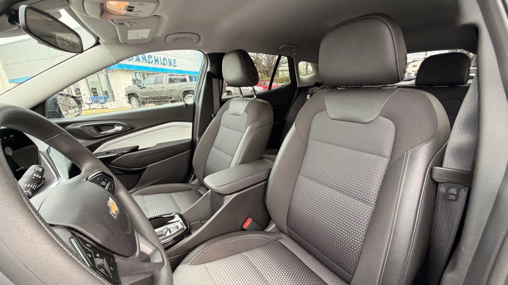 Used 2025 Chevrolet Trax LT image 10