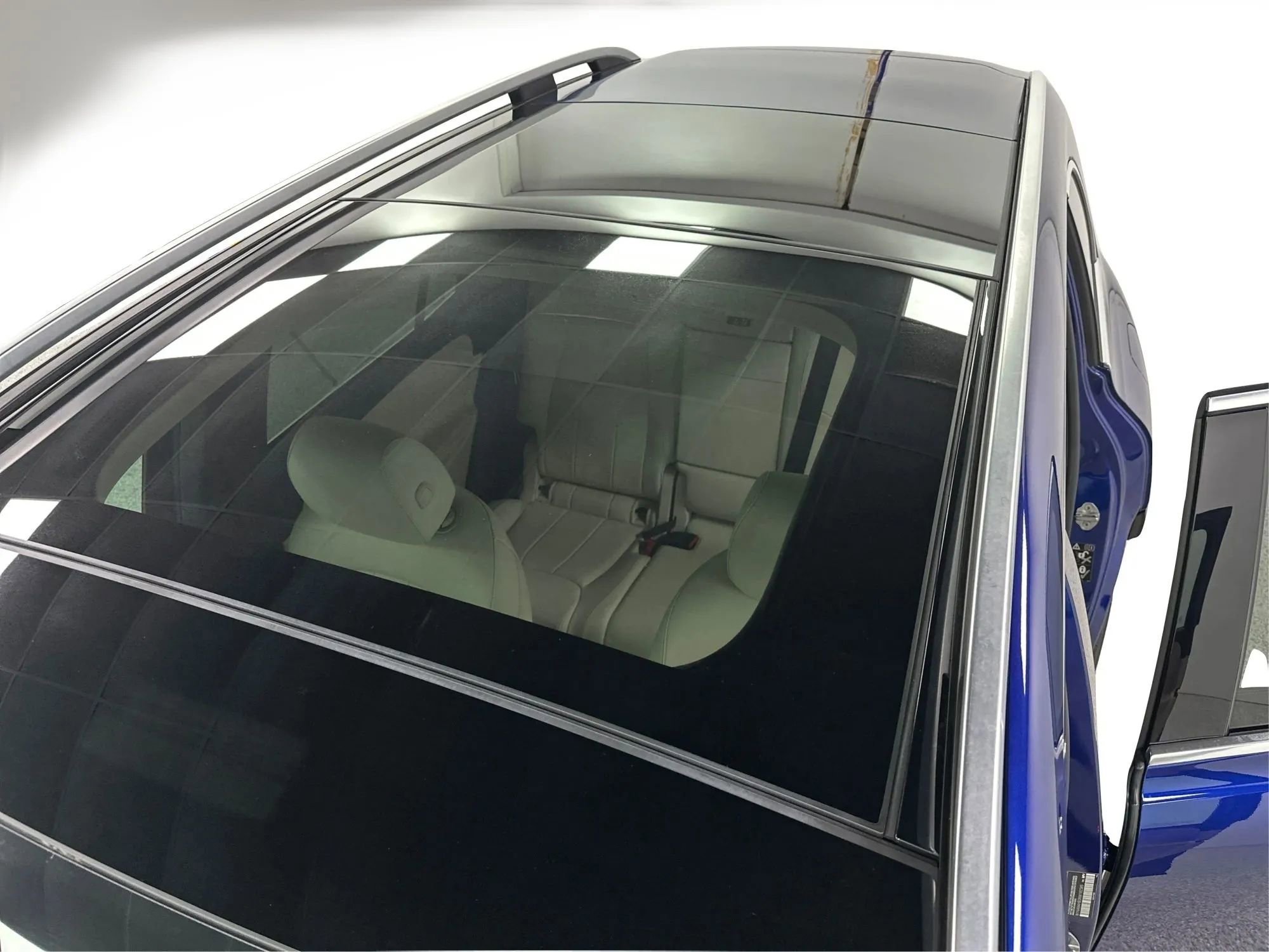 Used 2022 Mercedes-Benz GLB 250 4MATIC w/ Premium Package Lite image 13