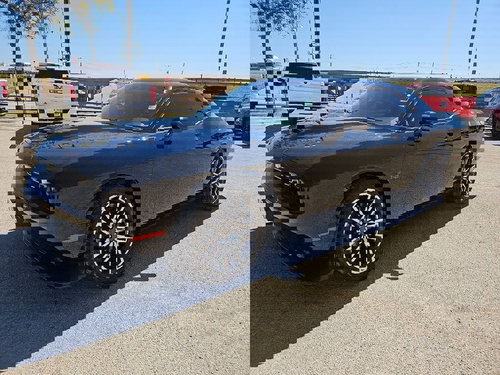 Used 2023 Dodge Challenger R/T image 2