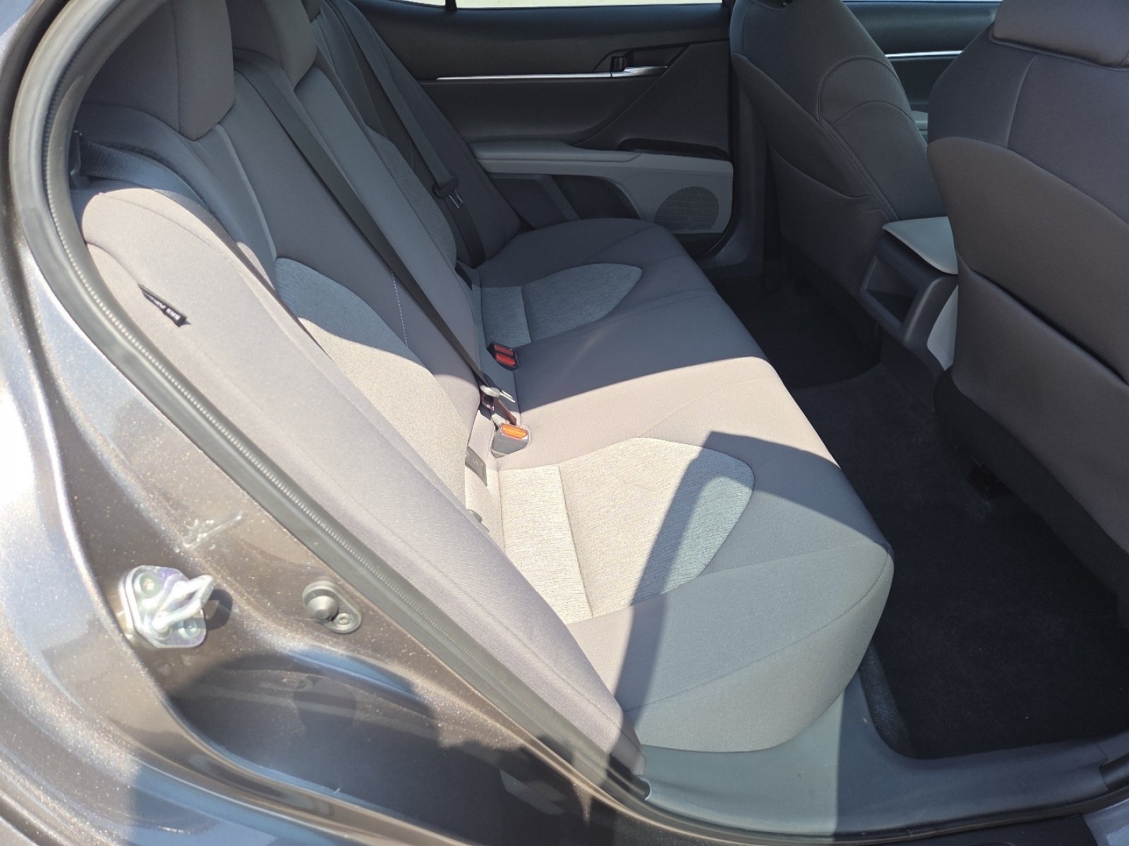 Used 2022 Toyota Camry LE w/ Carpet Mat Package (TMS) FWD image 21