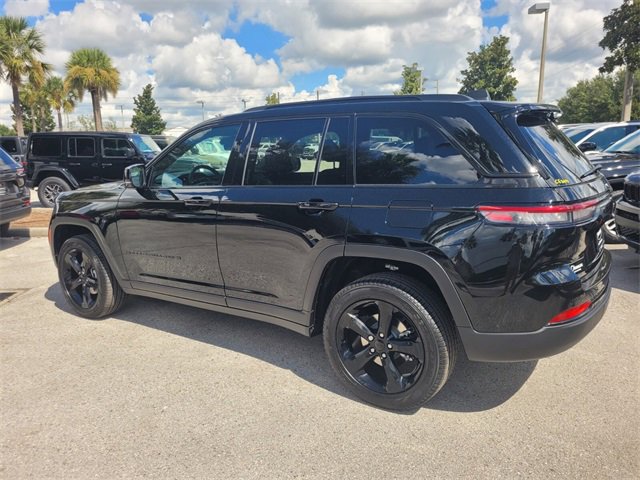 New 2025 Jeep Grand Cherokee Limited image 11