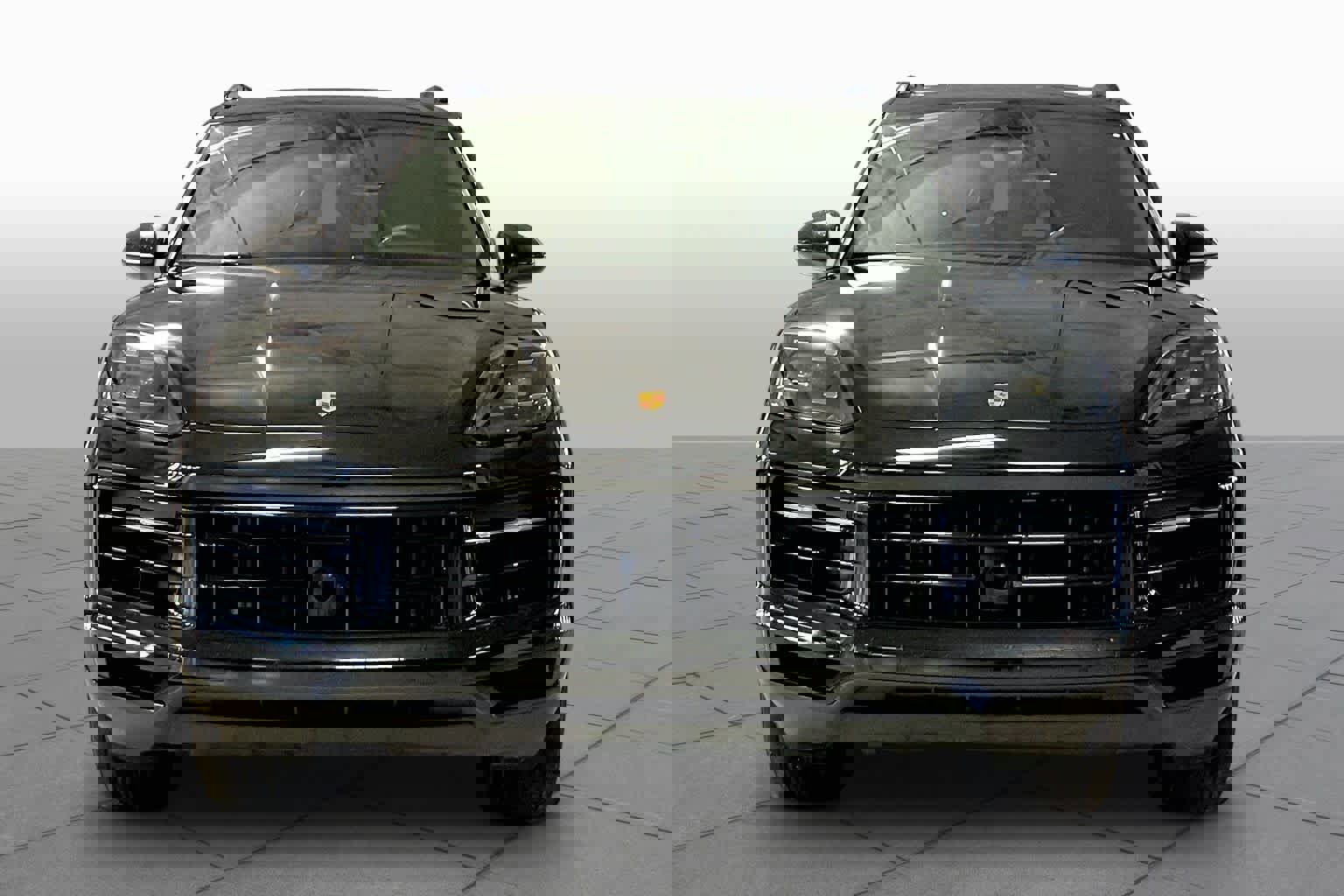 Used 2024 Porsche Cayenne image 3