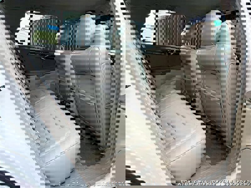 Used 2001 Cadillac De Ville w/ Comfort/Convenience Pkg image 26