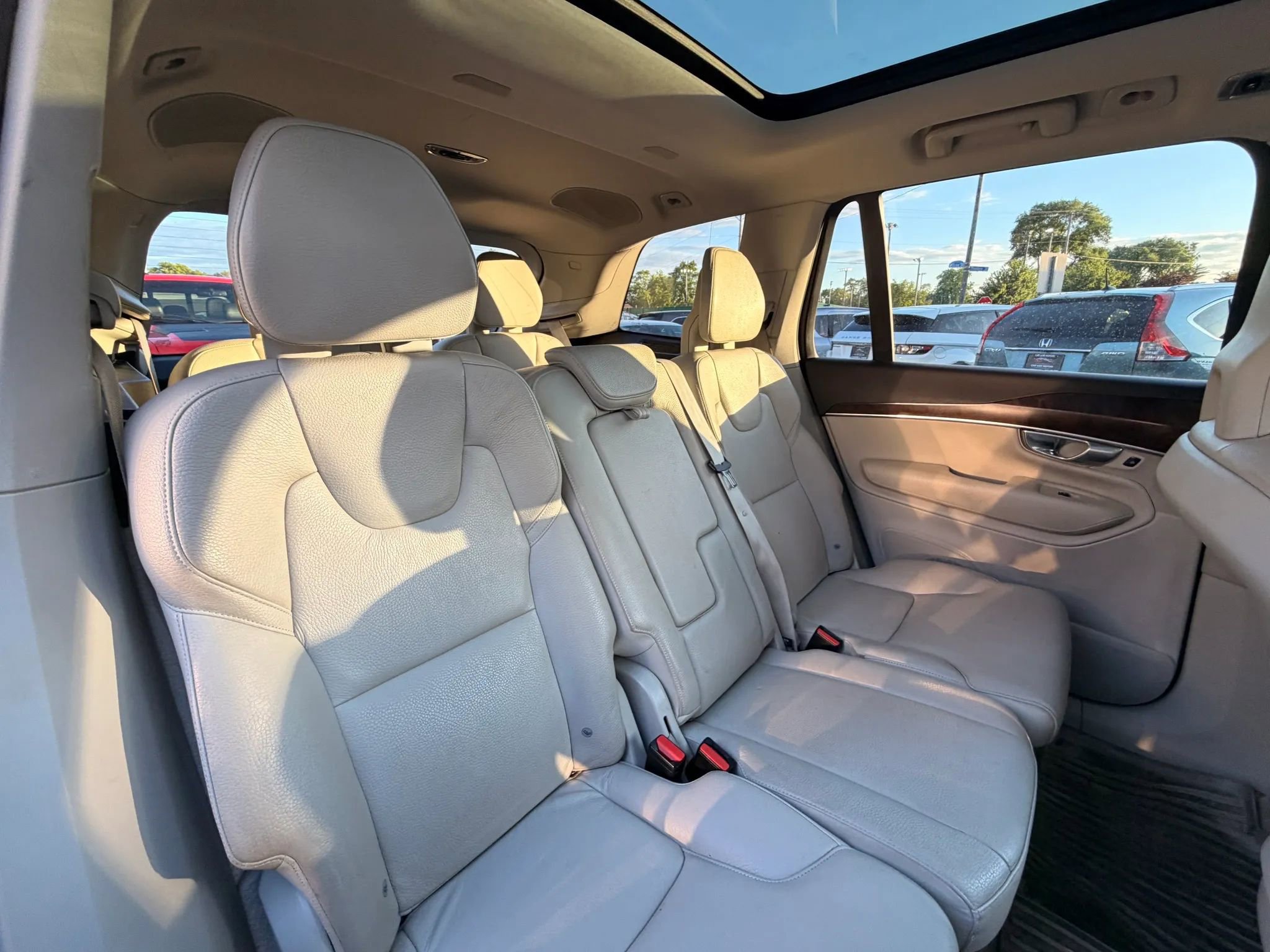 Used 2016 Volvo XC90 T6 Momentum w/ Momentum Plus Package AWD/4WD image 26
