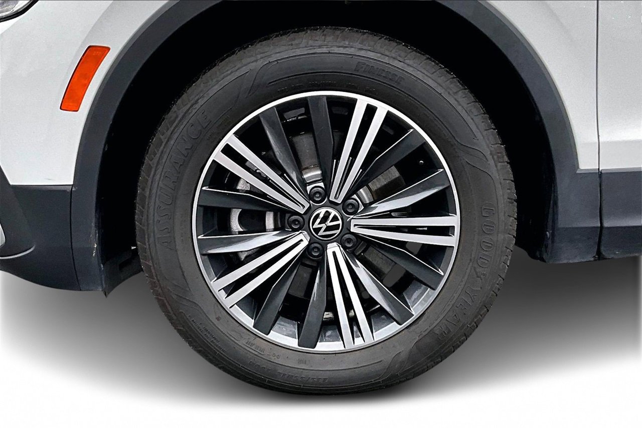 Used 2024 Volkswagen Tiguan SE image 31
