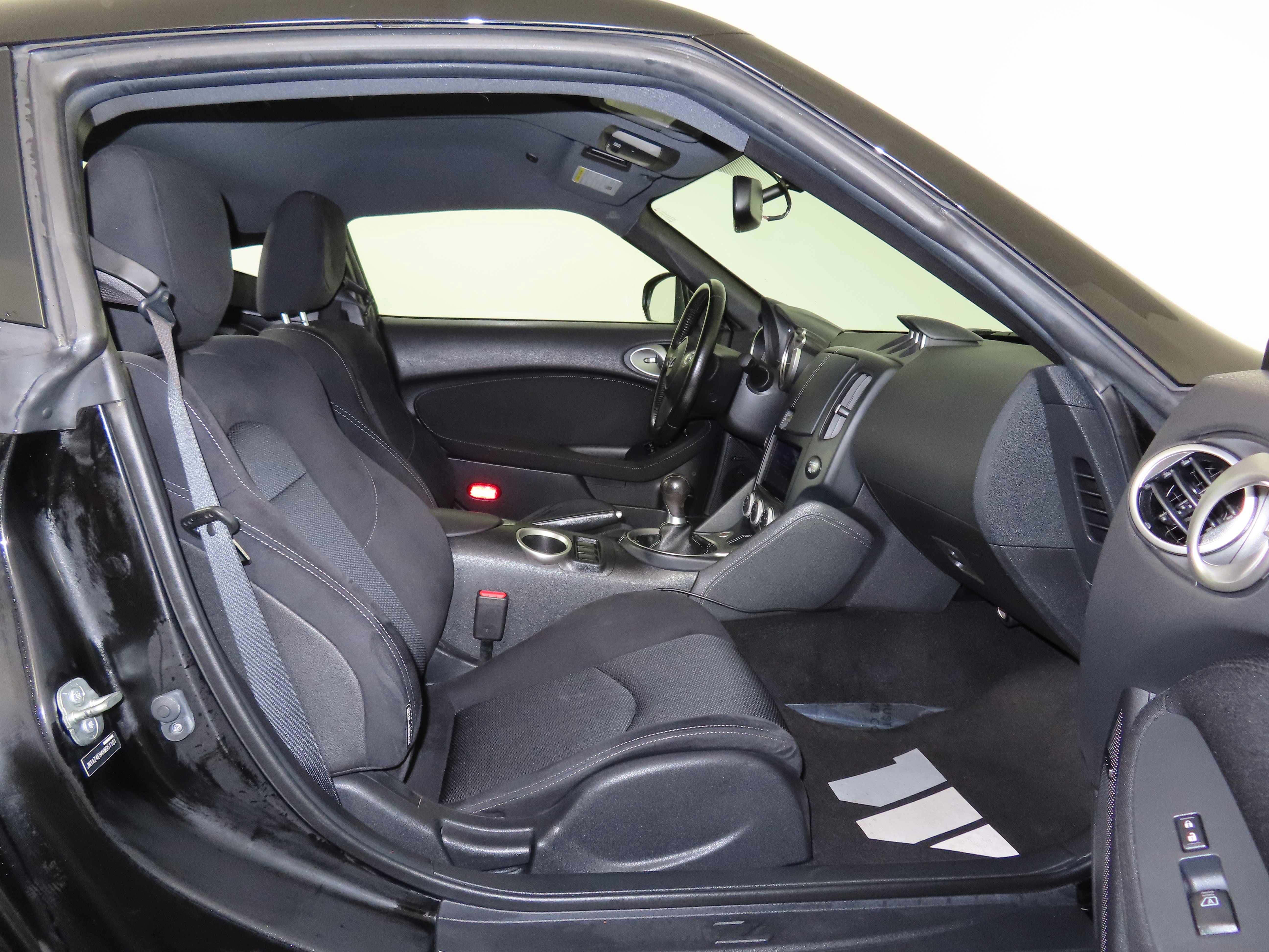 Used 2017 Nissan 370Z w/ Sport Package image 27