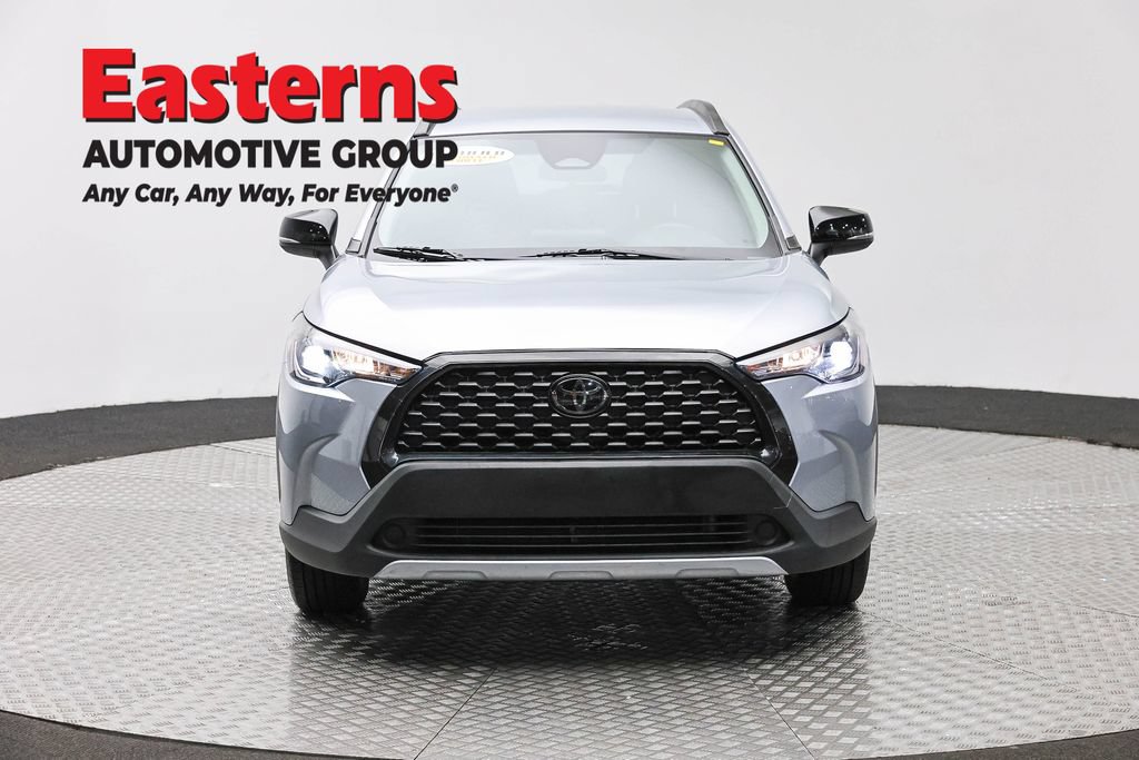 Used 2025 Toyota Corolla Cross LE FWD image 2