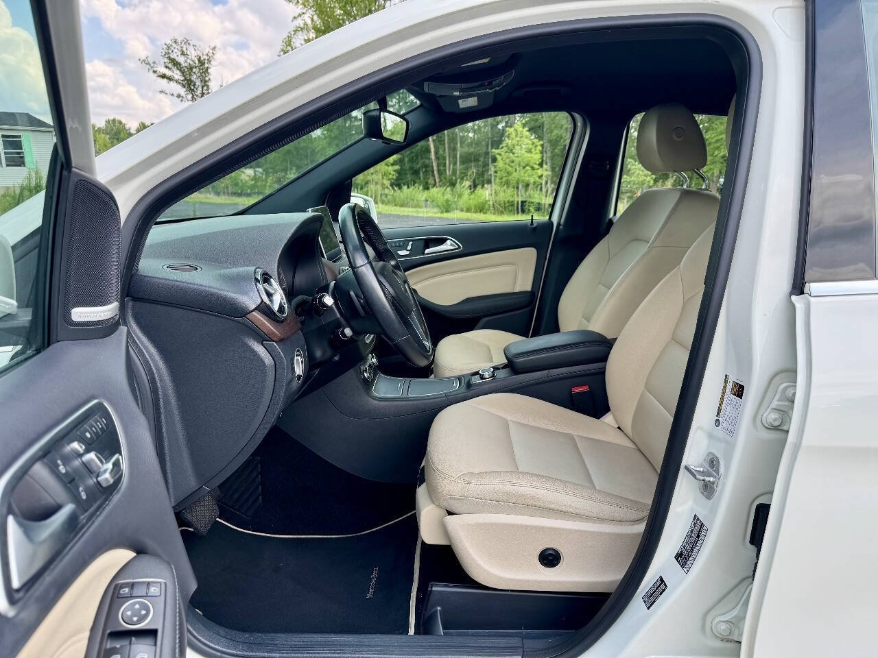 Used 2015 Mercedes-Benz B 250e image 12