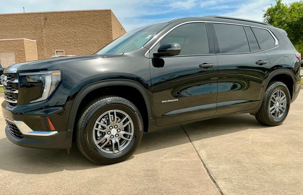Used 2025 GMC Acadia Elevation image 7