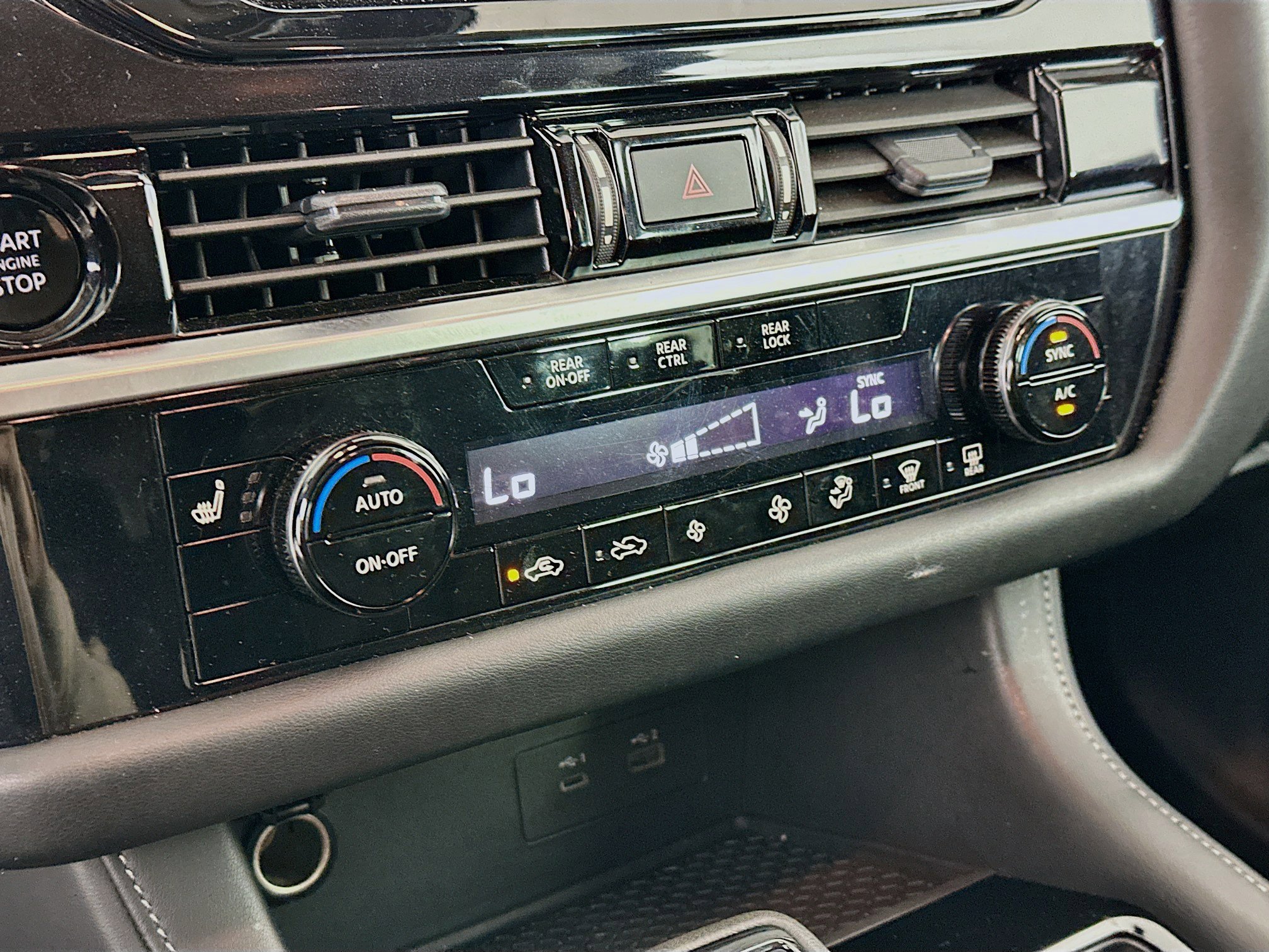 Used 2025 Nissan Pathfinder SV image 23