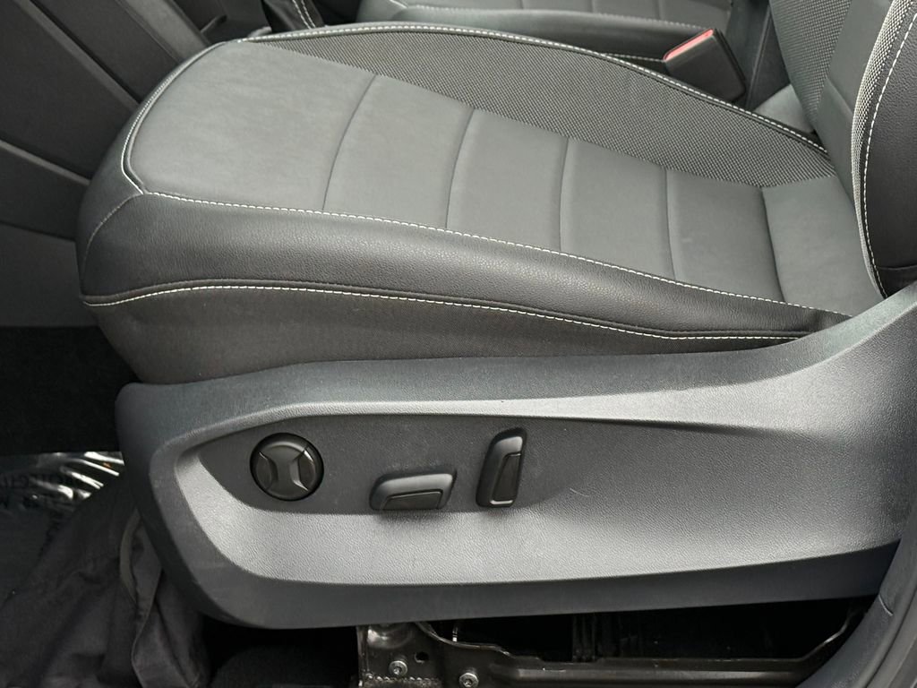 Used 2024 Volkswagen Taos SE image 22