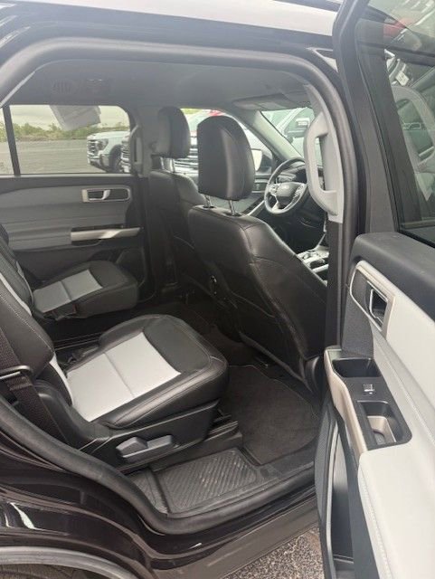Used 2024 Ford Explorer XLT w/ Equipment Group 202A RWD image 19