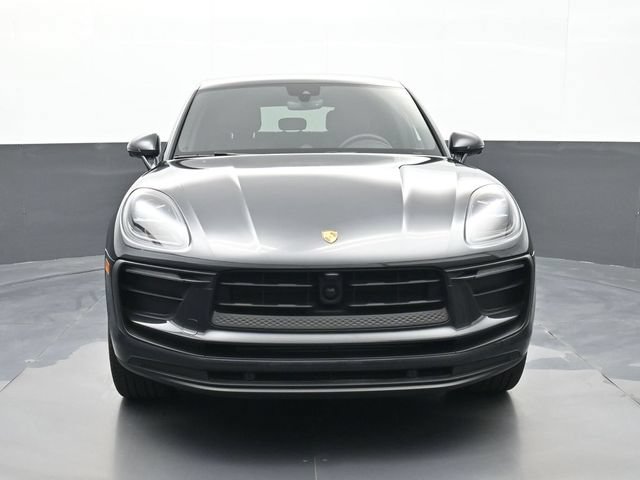 Certified 2025 Porsche Macan AWD/4WD image 25