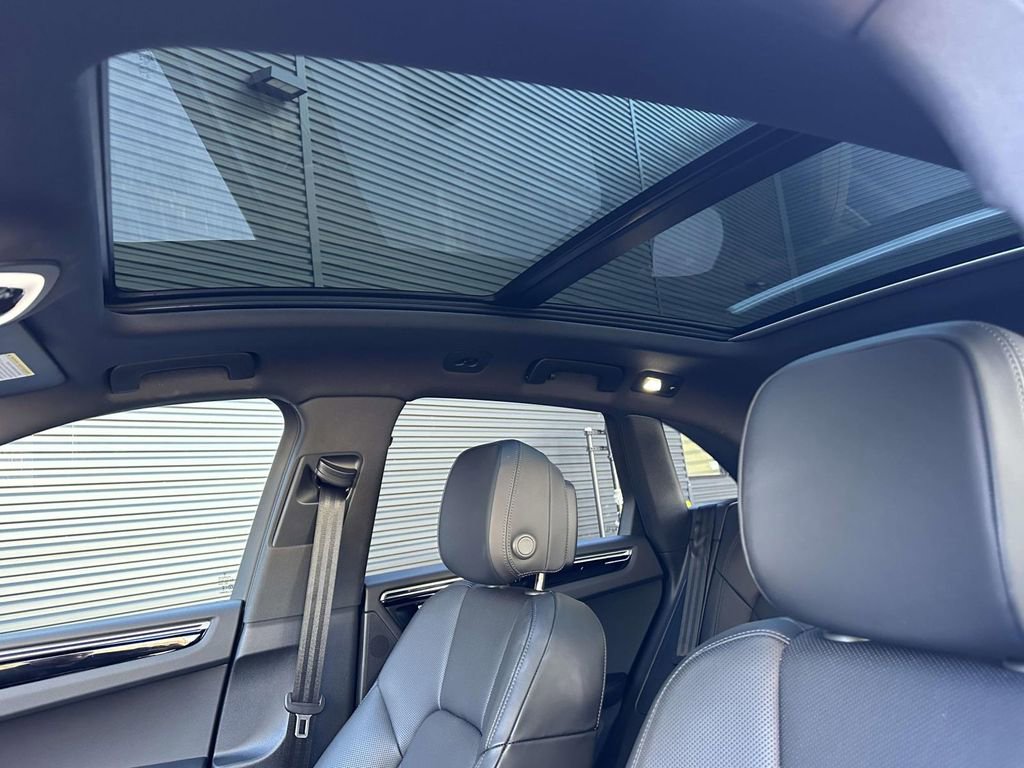 Certified 2025 Porsche Macan image 6