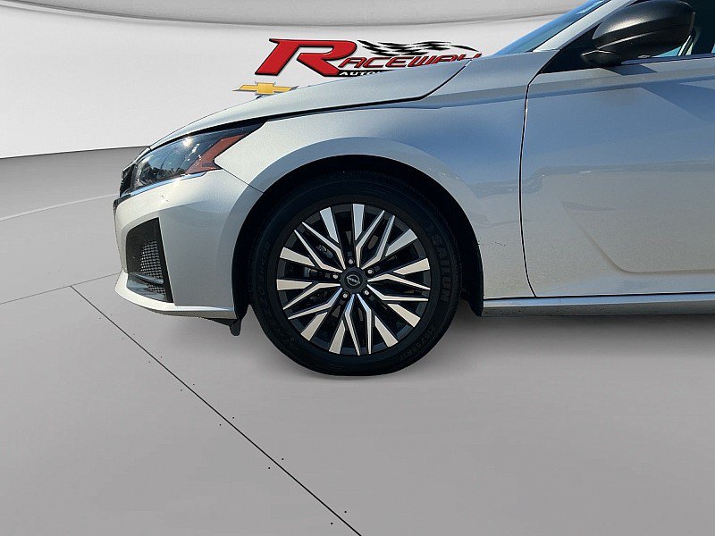 Used 2025 Nissan Altima 2.5 SV FWD image 9