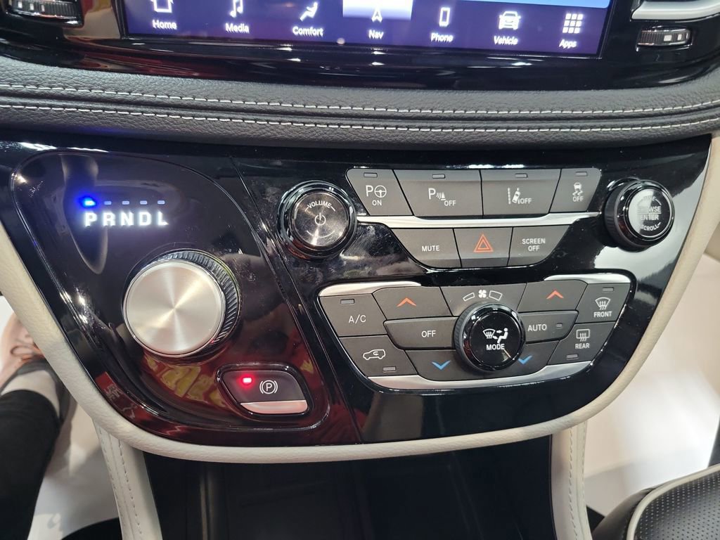Used 2023 Chrysler Pacifica Limited image 71
