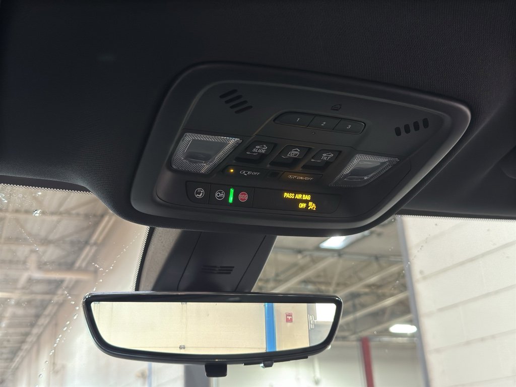 Used 2023 Chevrolet Traverse Premier image 41