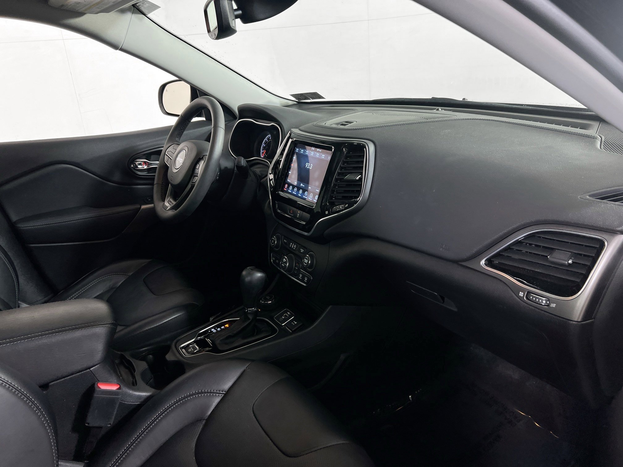 Used 2022 Jeep Cherokee Limited w/ Mopar Interior Package image 28