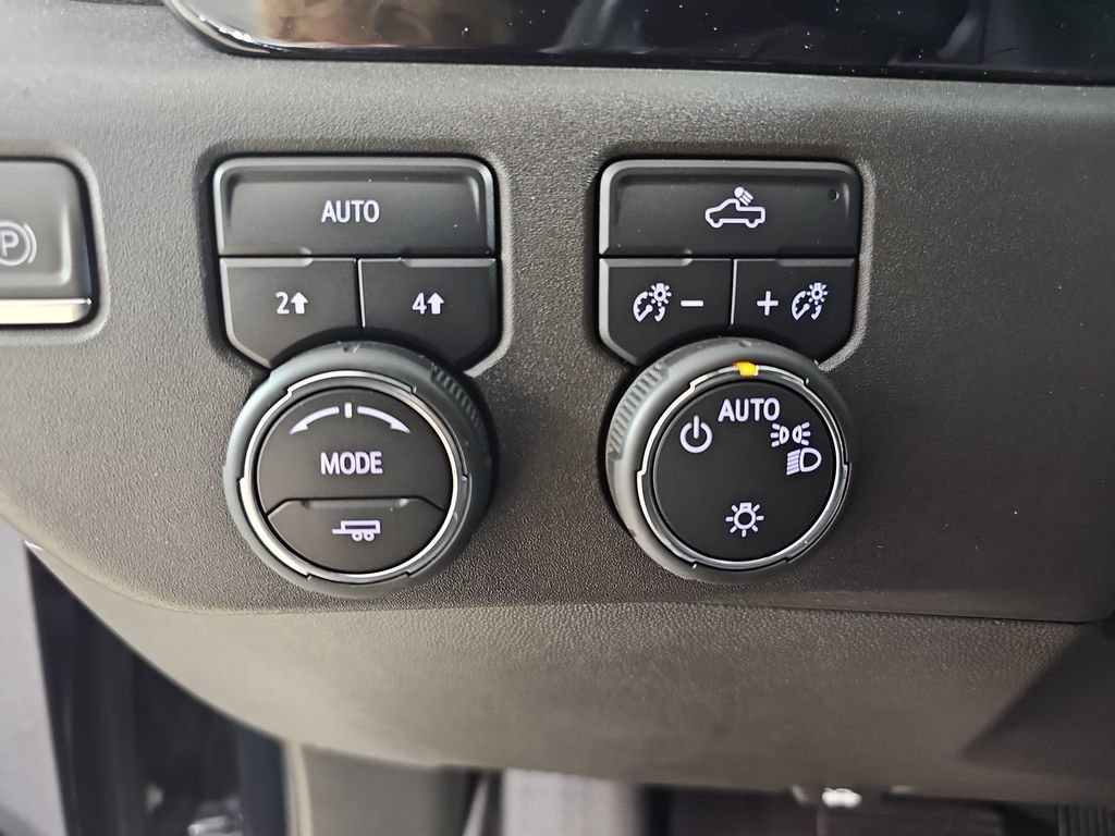 Certified 2024 Chevrolet Silverado 1500 LT AWD/4WD image 31